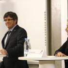 Puigdemont, al costat de la professora Marlene Wind durant el debat celebrat ahir a Copenhaguen.
