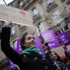 Miles de personas se manifestaron ayer en varias ciudades francesas contra la violencia machista. 