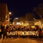 La movilización de los contrarios a Tracjusa ayer en las calles de Juneda. 