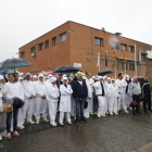 Treballadors de Sada concentrats a les portes de l’escorxador de Lleida, el mes passat.