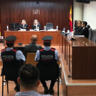 El acusado por el crimen de Academia, este lunes en la Audiencia de Lleida en la primera jornada de juicio.