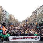 Una manifestación independentista recorre el centro de Barcelona contra la detención de Puigdemont