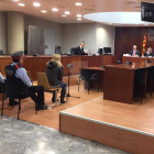 La vecina de Mollerussa, acusada de intentar matar a su marido, este miércoles en el primero de los dos días de juicio previstos en la Audiencia de Lleida.