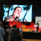 Imatge a la pantalla del president d'ERC, Oriol Junqueras, després que Gabriel Rufián llegís una carta seva des d'Estremera, durant la Conferència Nacional del partit, a La Farga de l'Hospitalet, el 30 de juny.