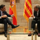 Sánchez y Torra en un momento de su reunión este jueves en el Palau de la Generalitat.