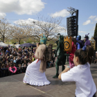 Los personajes del Club Banyetes animaron la fiesta, con la participación de centenares de personas.