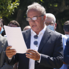 El president del Consell Comarcal del Pallars Sobirà, Carles Isus, llegint el manifest davant del Parlament