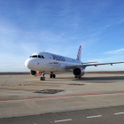 L’airbus de la companyia Volotea, ahir a l’aeroport d’Alguaire.