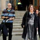 Els exdiputats de la CUP, Antonio Baños i Eulàlia Reguant, acompanyats de la diputada de la CUP, María Sirvent (dreta), surten del Tribunal Superior de Justícia de Catalunya on se'ls ha notificat la multa imposada per negar-se a respondre a VOX quan ambdós van actuar com|com a testimonis en el judici| del 'procés'.