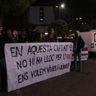 Una concentración frente a la distoceta contra la letra machista del rapero Arce Perroviejo, en diciembre de 2017.  