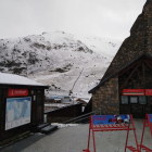 La estación, propiedad de la Generalitat, hizo públicas ayer fotos de nieve en su dominio esquiable. 