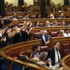 Los diputados de ERC aplauden a Oriol Junqueras.