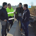 El vicepresident de la Diputació, Ferran Accensi, va visitar ahir el tram de carretera que es va inundar.