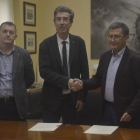 Jaume Puy y Francesc Betriu firmaron ayer el acuerdo en el Rectorat de la Universitat de Lleida.
