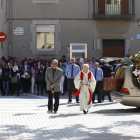 Momento de la llegada del féretro a la iglesia de Bellvís.