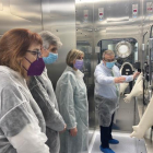 Argimon i Vergés van visitar ahir les instal·lacions de Reig-Jofre que produiran la vacuna de Janssen.