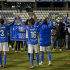 Jugadors i afició del Lleida, al final del partit davant de l’Eixea.