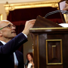 Raül Romeva deposita su voto en la sesión constitutiva del Senado.