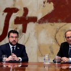 El president de la Generalitat, Quim Torra, i el seu vicepresident i conseller d'Economia, Pere Aragonès, durant la reunió extraordinària del Govern d'aquest divendres.