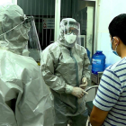 Las autoridades de Wuhan, la ciudad en la que surgió el brote de coronavirus que ha dejado hasta el momento 25 muertos en China, han comenzado a construir un hospital "especial" con 1.000 camas