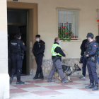 En l’operatiu també van participar gossos ensinistrats en la recerca de drogues i diners.
