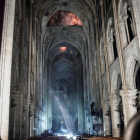 Així ha quedat l’interior de la catedral de Notre-Dame després de l’incendi.