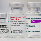 Vials amb la vacuna d'AstraZeneca.
