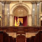 Pla obert de la presidenta del Parlament, Laura Borràs, a l'hemicicle de la cambra, després de la seva proclamació, el 12 de març de 2021