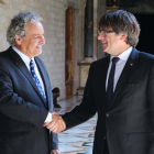 El president de la Generalitat, Carles Pugdemont, rep el Premi Nobel de la Pau 2015, Ahmed Galai.
