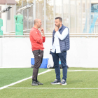 El entrenador, Gabri, con el presidente del Lleida, Jordi Esteve, durante el entrenamiento de ayer.