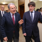 Carles Puigdemont junto al antiguo  primer ministro de Italia Romano Prodi.