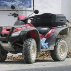 En la foto, el quad con el que circulaba Nieto por la carretera de Santa Gertrudis tras el accidente.