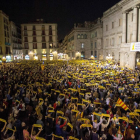 Unes 8.000 persones van omplir la plaça Sant Jaume de Barcelona a la concentració d’ahir.