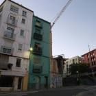 Imatge dels dos edificis del carrer La Palma afectats per l’incident.