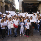 Un centenar de personas se manifiestan en favor del diálogo en Lleida