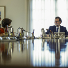 Rajoy durant la reunió extraordinària del consell de ministres.