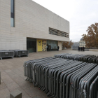Vallas en el Museu de Lleida por si mañana se llevan las obras de Sigena