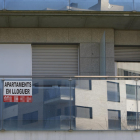 Imagen de archivo de pisos en alquiler en un bloque situado en Lleida.