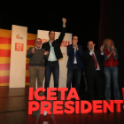 Ros, Sánchez, Ordeig, Iceta i Mínguez saludant el públic al concloure el míting socialista a Lleida.