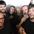 Los 6 músicos actuales de Mesclat, de nuevo en escena junto a la Cobla Catalana dels Sons Essencials. 