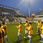 Els jugadors del Lleida es van posar la samarreta ‘prohibida’ una vegada finalitzat el partit i es van dirigir a la zona de Gol Nord per saludar els aficionats.
