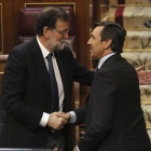 El portaveu parlamentari del PP, Rafael Hernando, y el president del Govern, Mariano Rajoy.