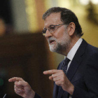 Rajoy reprocha a Podemos que pinte una España negra para una moción "chusca"