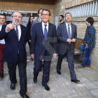 Artur Mas aquest dimecres a l'INEFC de Lleida, acompanyat pel president de la Diputació, Joan Reñé, i el delegat del Govern català, Ramon Farré.
