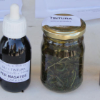 Olis i tintures fets amb cànnabis amb fins terapèutis.