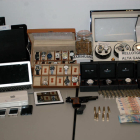 Rellotges, diners, material informàtic i telèfons que van confiscar al matrimoni Blanco Garau.