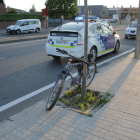 La bicicleta del ciclista atropellat a Rovira Roure.