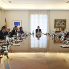 Imatge de la reunió extraordinària del Consell de Ministres per analitzar la situació al Prat.