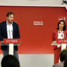Óscar Puente junto a la secretaria de educación del PSOE, Mariluz Martínez Seijo, ayer