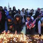 Una multitudinària vigília ret homenatge a les víctimes de l’atemptat a Londres.